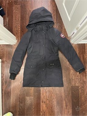 Canada Goose Black Women's Hooded Long Puffer Parka
